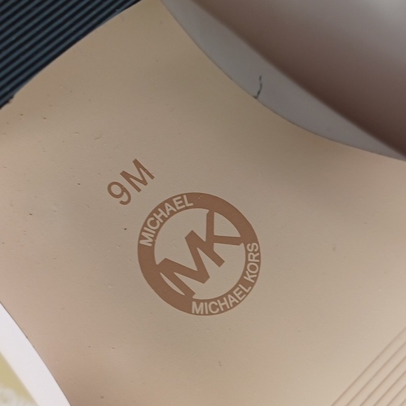 Michael Kors Kinlee Bootie NIB - Picture 8 of 10